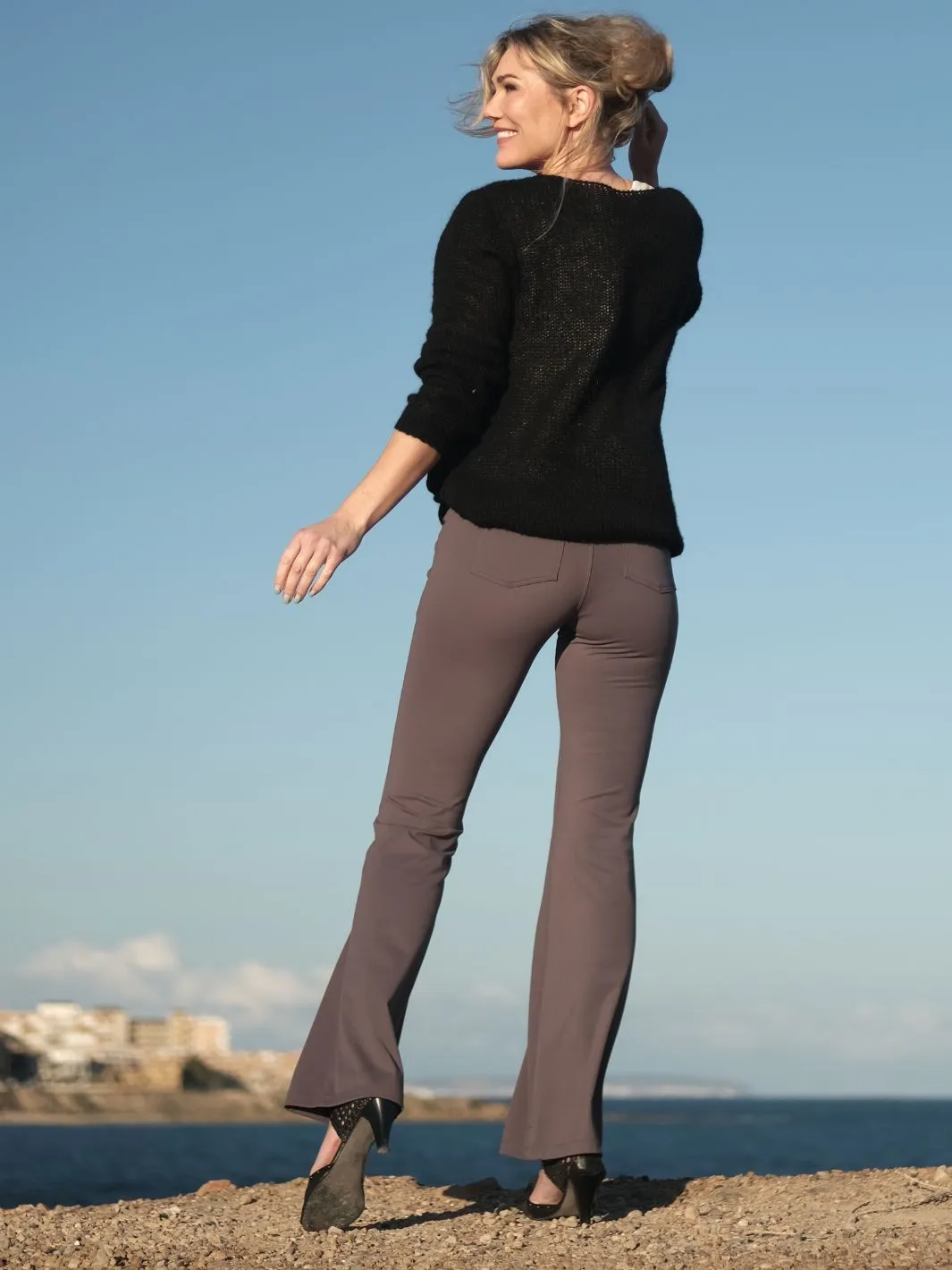 Lule Flare pocket pant Warm Stone